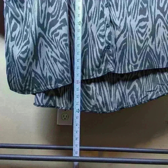 Torrid Women's Harper Georgette Pull Over 3/4 Sleeve Blouse - Full Button Size 4 - Picture 7 of 7